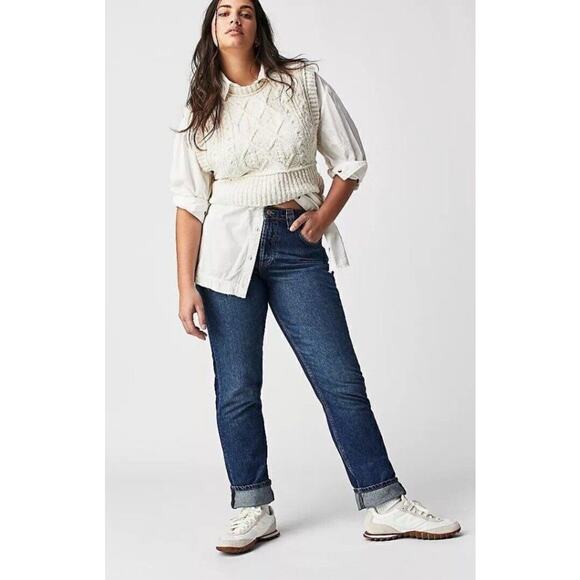 Free People Crvy Siren Straight Leg Jeans Size 33 Dark Wash Low Rise Casual - Picture 1 of 8